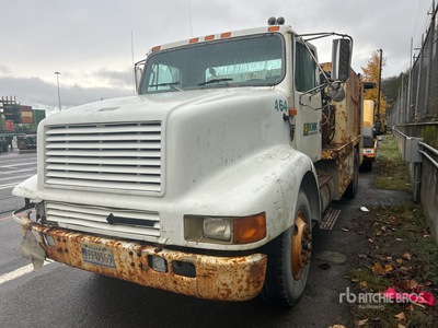 1995 International F8200 1000 gal 4x2 Fuel and Lube Truck