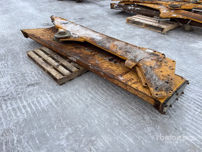 Volvo Tail Gate ادوات صناعية متنوعة - Fits 35 Ton Rock Truck