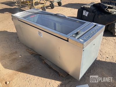 True TH-23G-FGD01 Reach-In Glass Swing Door Heated Cabinet