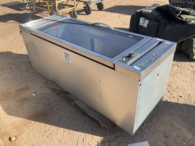 True TH-23G-FGD01 Reach-In Glass Swing Door Heated Cabinet