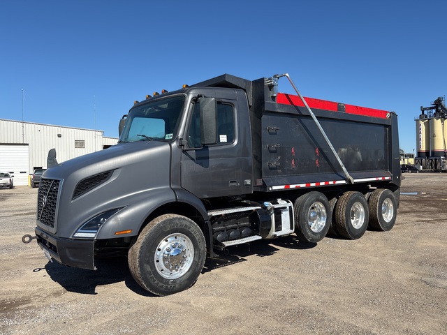 2022 Volvo VNR 8x4 Tri/A Dump Truck