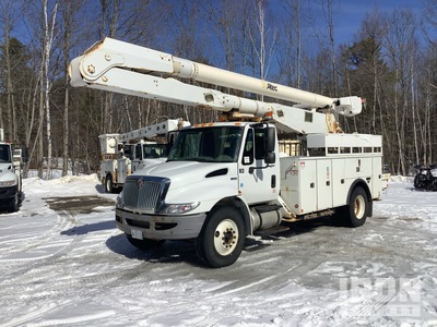 2013 Altec AA755 700 lb Articulated Boom on 2014 International 4300 4x2 mobiele kraan