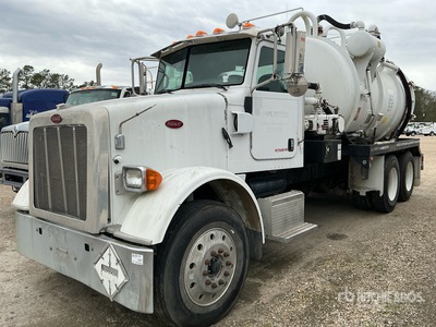 2010 Peterbilt 365 6x4 صهريج شفاط (Inoperable)