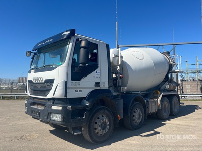 2016 Iveco Trakker 400 8x4 Twin-Steer Mixer Truck
