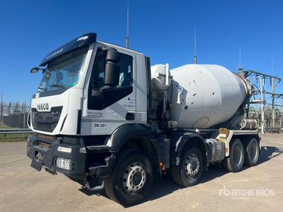 Iveco Trakker 400 8x4 Twin-Steer Mixer Truck