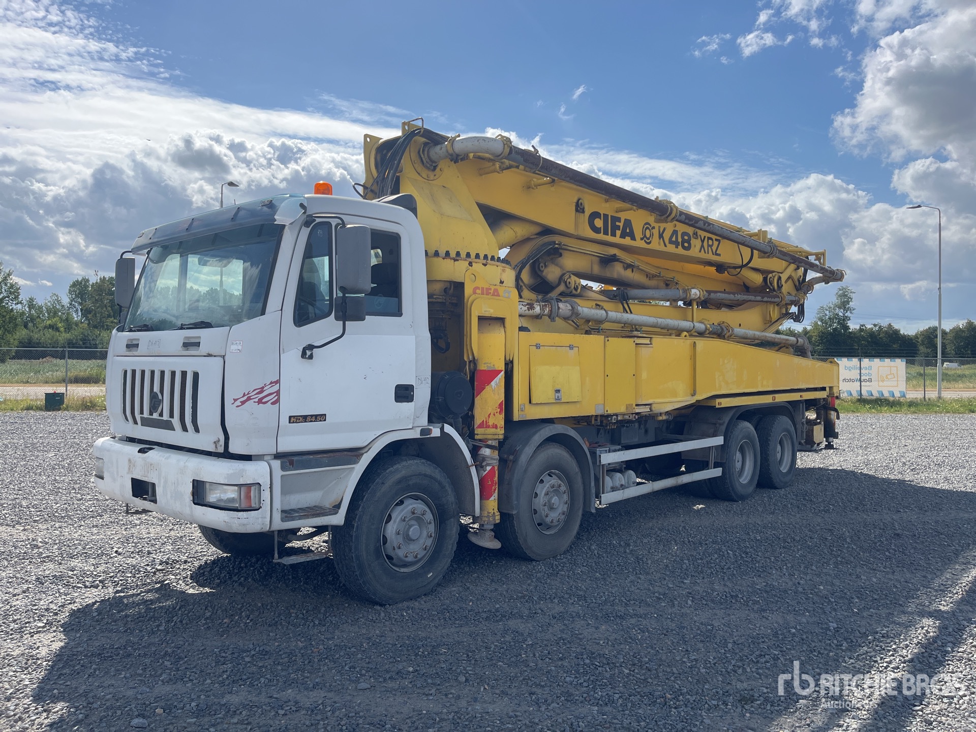 2004 Cifa K47RZ 47 m on 2004 Astra HDC7 84.50 8x4 Twin-Steer Concrete Pump Truck