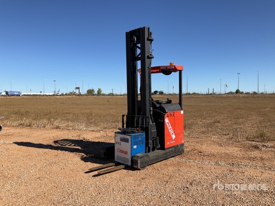 2001 BT RRE2 Electric Stacker