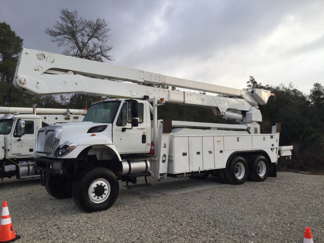 Altec A77-TE93 92 ft on 2011 International 7400 Workstar 6x6 Bucket Truck