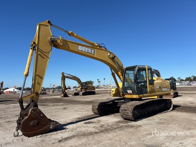 2005 John Deere 200C LC Tracked Excavator