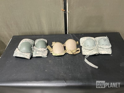 (104) Pairs of Knee Pads