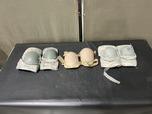 (104) Pairs of Knee Pads