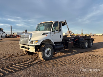 2004 International 7400 6x4 Abroll-Lkw