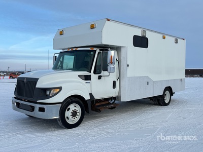 2013 International TerraStar 4x2 Furgoneta caja cerrada