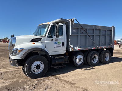 2009 International WorkStar 7600 8x4 Camion à benne tandem