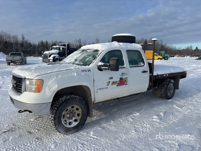 2013 GMC Sierra 3500 4x4 Crew Cab Flatbed Truck
