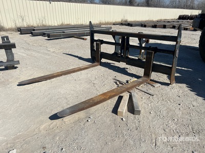 Doosan DL2XX 83 in Q/C Wheel Loader Forks