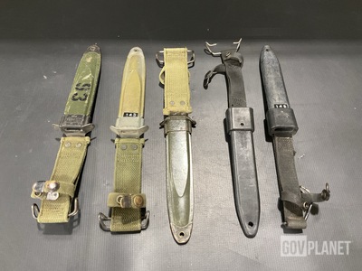 (165) Bayonet Knives w/Scabbards