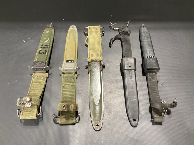 (165) Bayonet Knives w/Scabbards