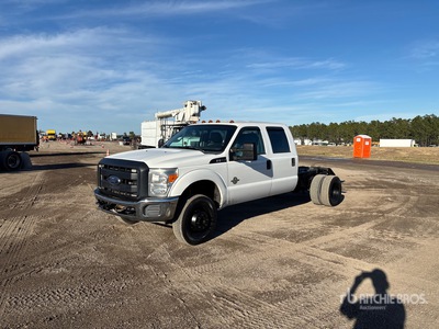 2015 Ford F-350 XL 4x2 Crew Cab Cab and Chassis