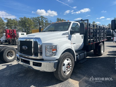 2017 Ford F-750 4x2 Flatbed Truck