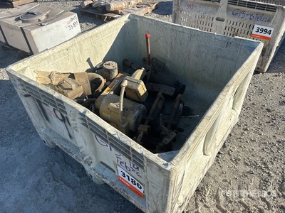 Qty of Miscellaneous Cutting Tools Varios, herramientas manuales