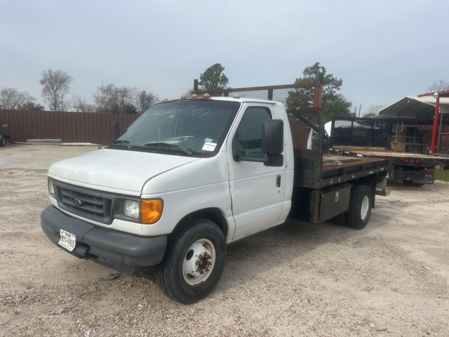 2007 Ford E-450 4x2 Flatbed Truck 2007 Ford E-450 4x2 Flatbed Truck