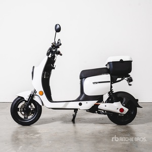 2024 GIO Iltalia Ultra Electric White Scooter