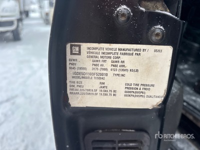 2003 GMC C5500 4x2 Roll-Off Truck