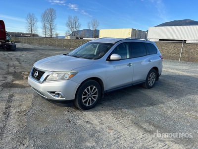 2013 Nissan Pathfinder SV 4WD Véhicule utilitaire sport