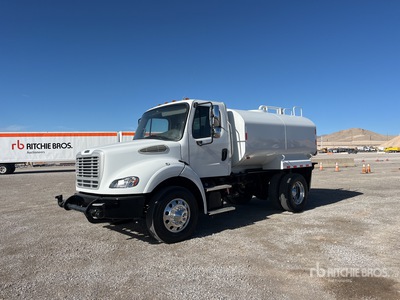 2018 Freightliner M2 112 2000 gal 4x2 散水車