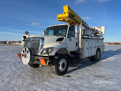 Altec TA41M 40 ft on 2009 International WorkStar 7400 4x2 auto hoogwerker