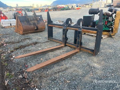 72 in Q/C Wheel Loader Forks - Fits Cat 918M