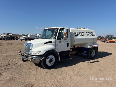 2002 International 4300 4x2 Water Truck
