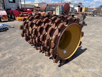 Quantity of (2) Compactor Wheel بنود متنوعة - قطع المعدات - Fits Cat 815