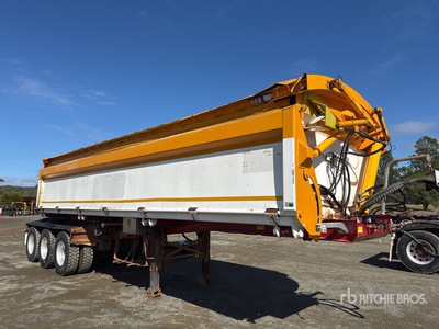 2018 Roadwest 8.5 m Tri/A Side Dump Trailer