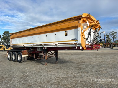 2018 Roadwest 8.4 m Tri/A Side Dump Trailer