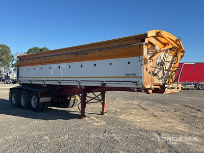 2018 Roadwest 8.4 m Tri/A Side Dump Trailer