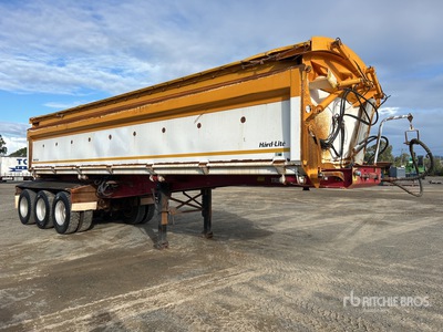 2018 Roadwest 8.4 m Tri/A Side Dump Trailer