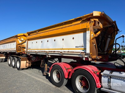 2018 Roadwest 8.5 m Tri/A Side Dump Trailer