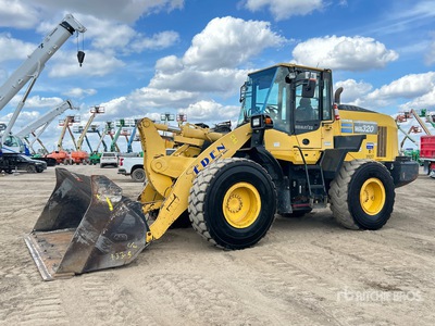 2016 Komatsu WA320-8 Pala gommata