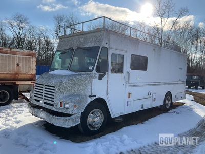 2000 Frieghtliner MT 55 Van Truck