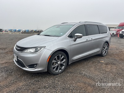 2017 Chrysler Pacifica Limited LIMITED Minivan