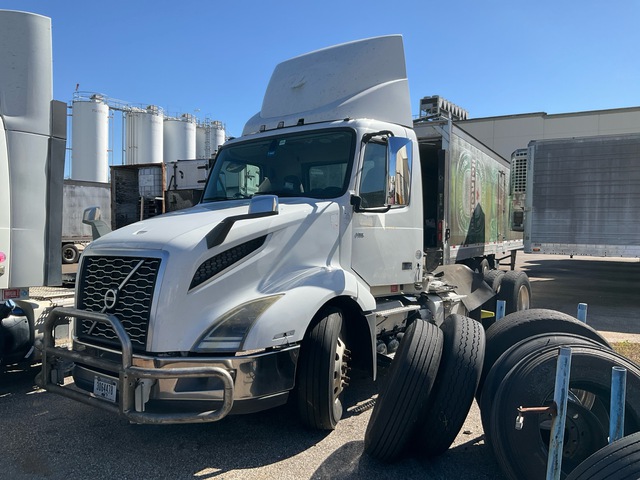 2020 Volvo VNL 300 6x4 T/A Day Cab Truck Tractor (Inoperable)