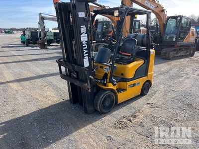 Hyundai 25LC-7A 5070 lb Cushion Tire フォークリフト