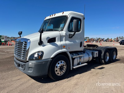 2019 Freightliner Cascadia 113 6x4 تراكتور شاحنة نهارية (ثنائية المحور)
