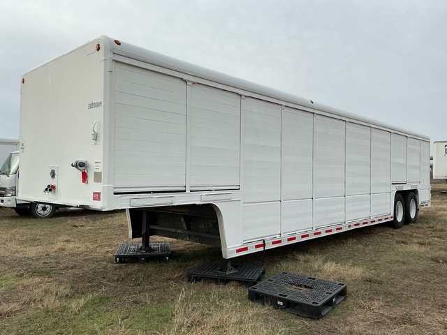 2002 Mickey AT-A 10 Bay T/A Beverage Trailer