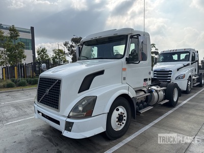 2015 Volvo VNL 4x2 S/A Day Cab Truck Tractor