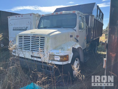 1998 International 4700 4x2 Hackschnitzel-Lkw (Inoperable)