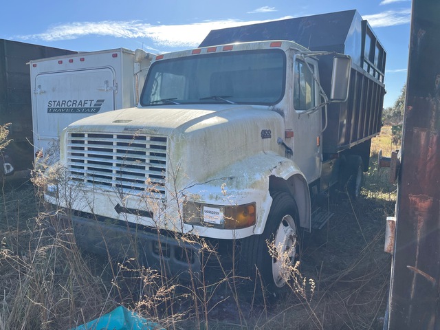1998 International 4700 4x2 Chipper Truck (Inoperable) 1998 International 4700 4x2 Chipper Truck (Inoperable)