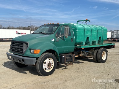 2001 Ford F-650 1000 gal 4x2 Water Truck